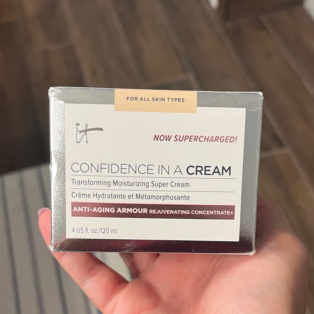 IT cosmetics confidence in a cream